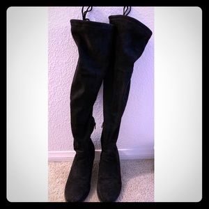 WOMEN’S OVER-THE-KNEE BOOT